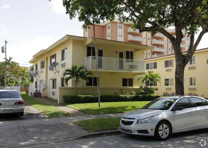31 Menores Ave #02 - Photo 2 of 15