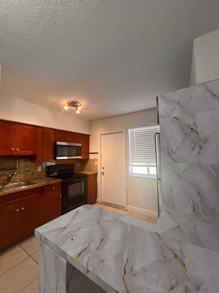 31 Menores Ave #02 - Photo 3 of 15