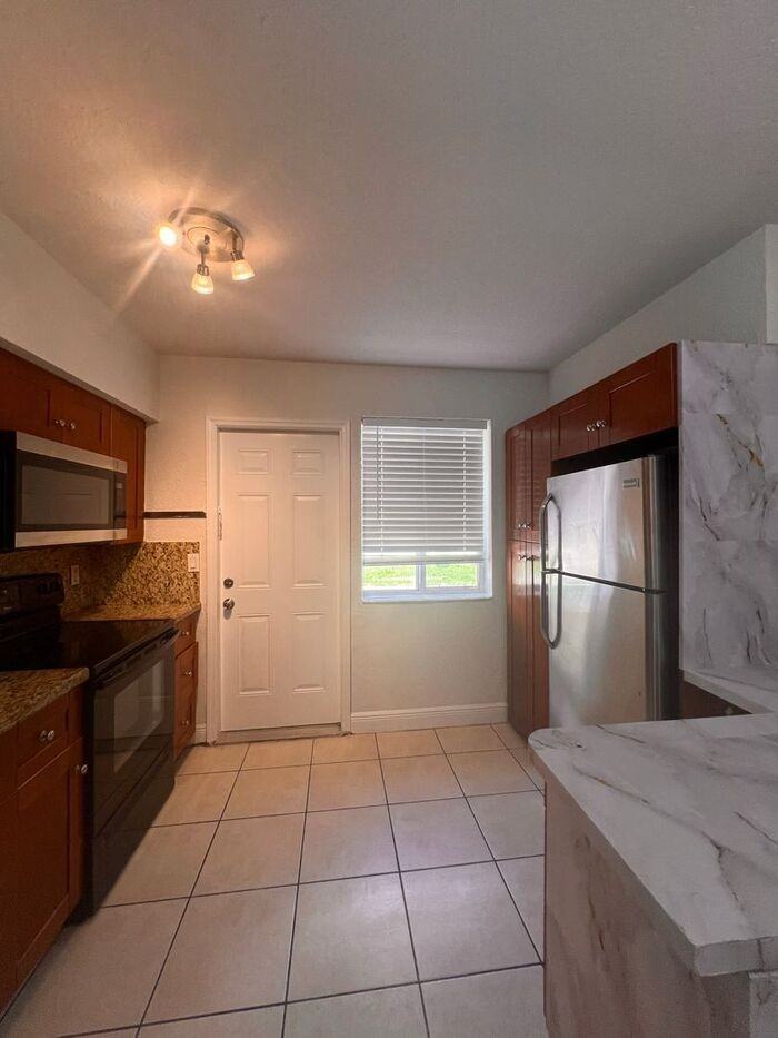 31 Menores Ave #02 - Photo 5 of 15