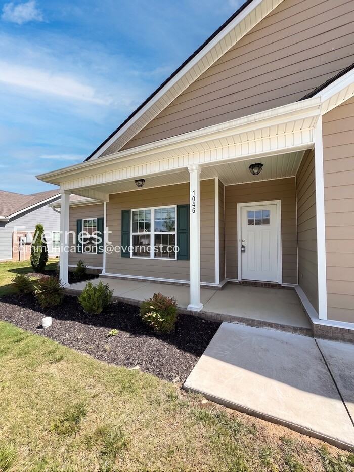 1046 Echo Ridge Rd - Photo 2 of 33