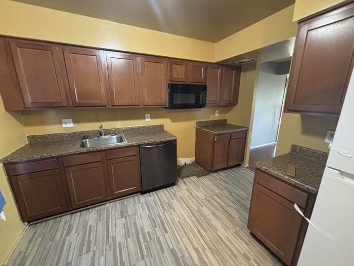 823 Showell Ct - Photo 2 of 23