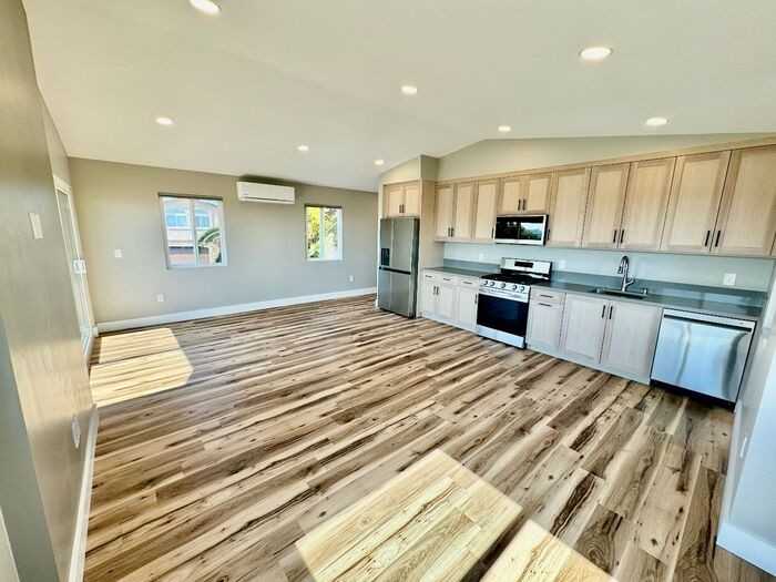 3720 Trenton Ave - Photo 4 of 16