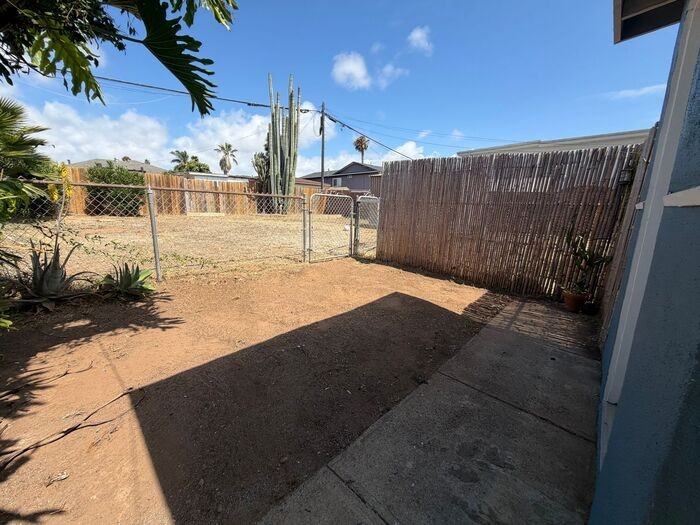 1177 Florence St - Photo 5 of 14