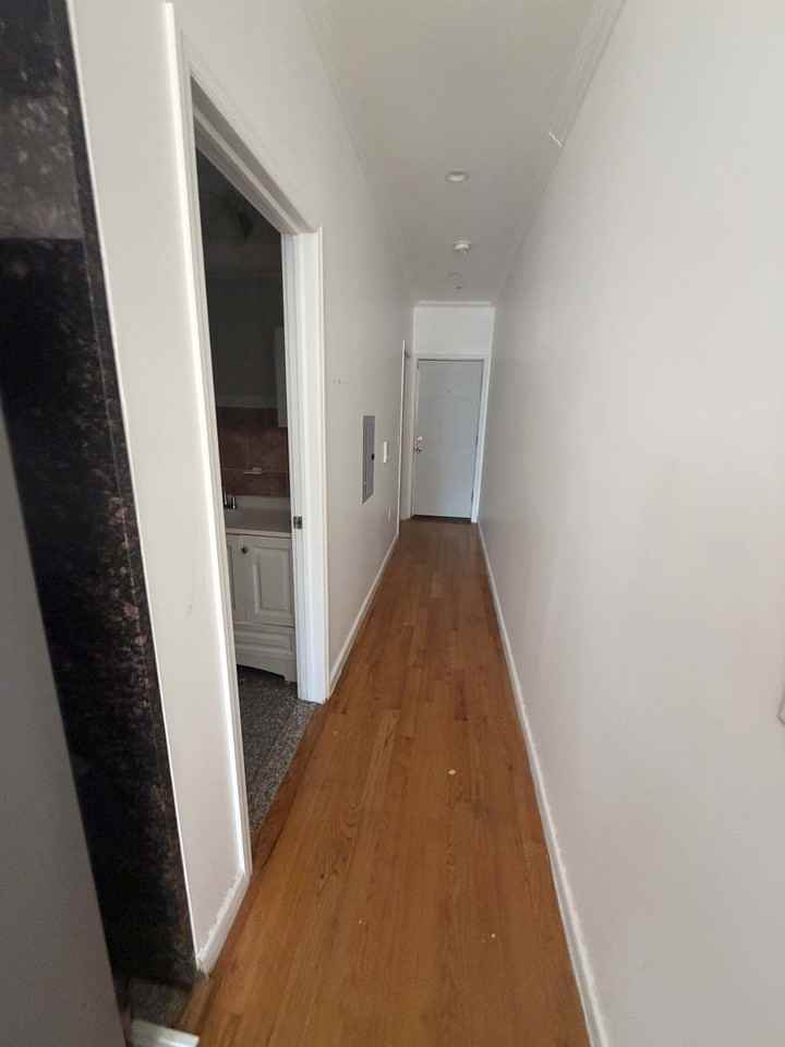 377 Danforth Ave #4 - Photo 3 of 6