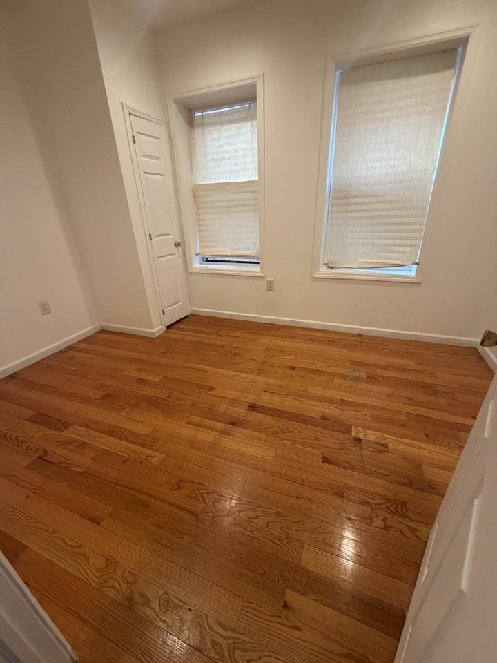 377 Danforth Ave #4 - Photo 5 of 6
