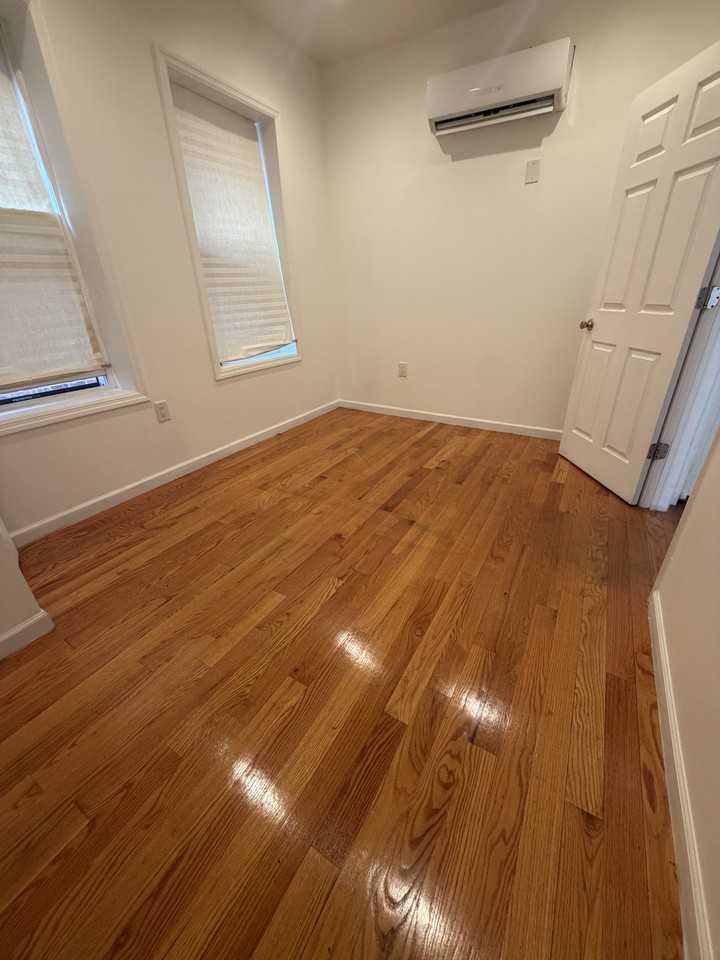 377 Danforth Ave #4 - Photo 6 of 6