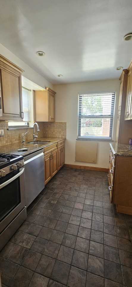 6914 179th St #NA - Photo 6 of 11