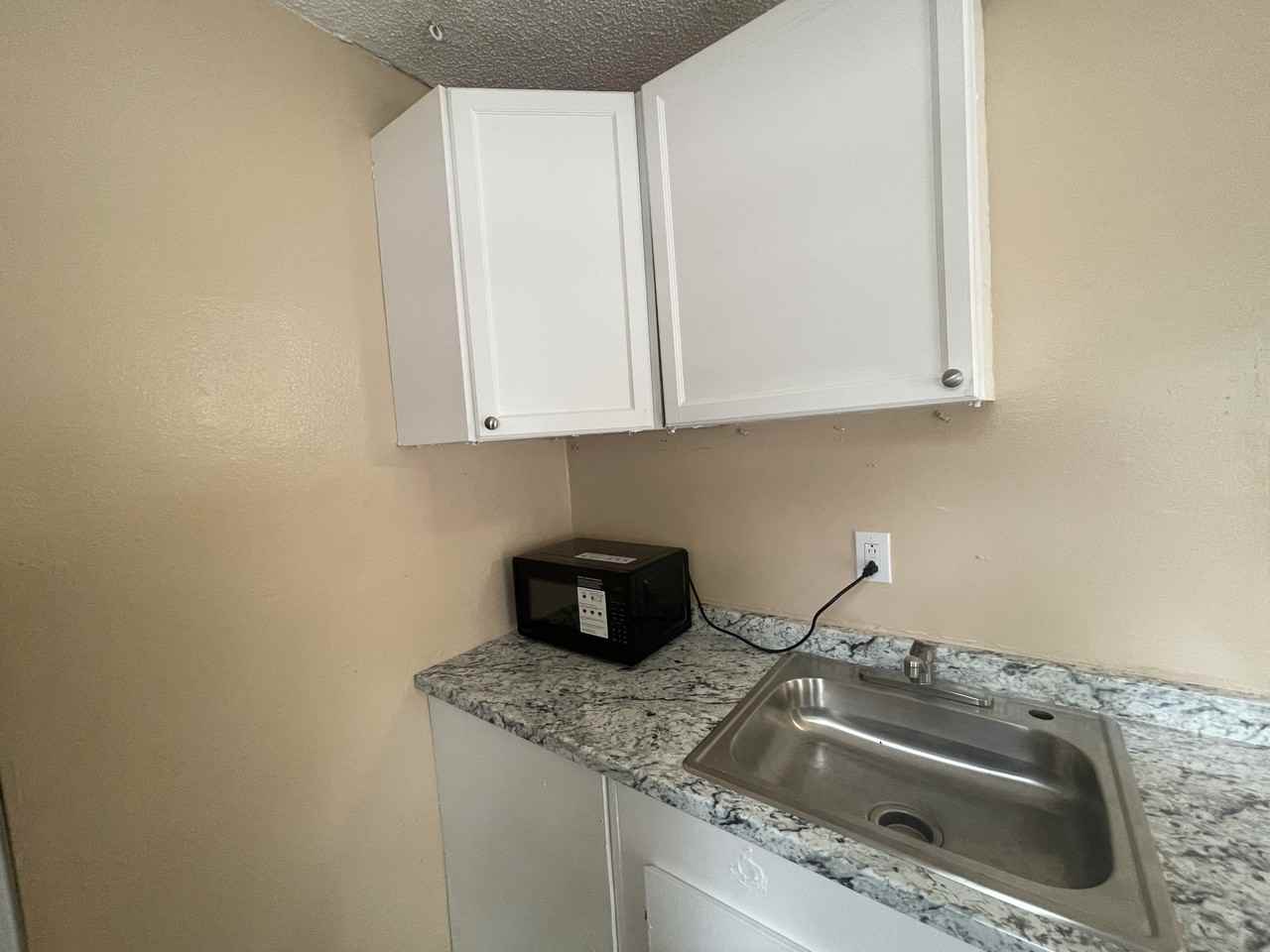 911 W Waters Ave #4 - Photo 7 of 7
