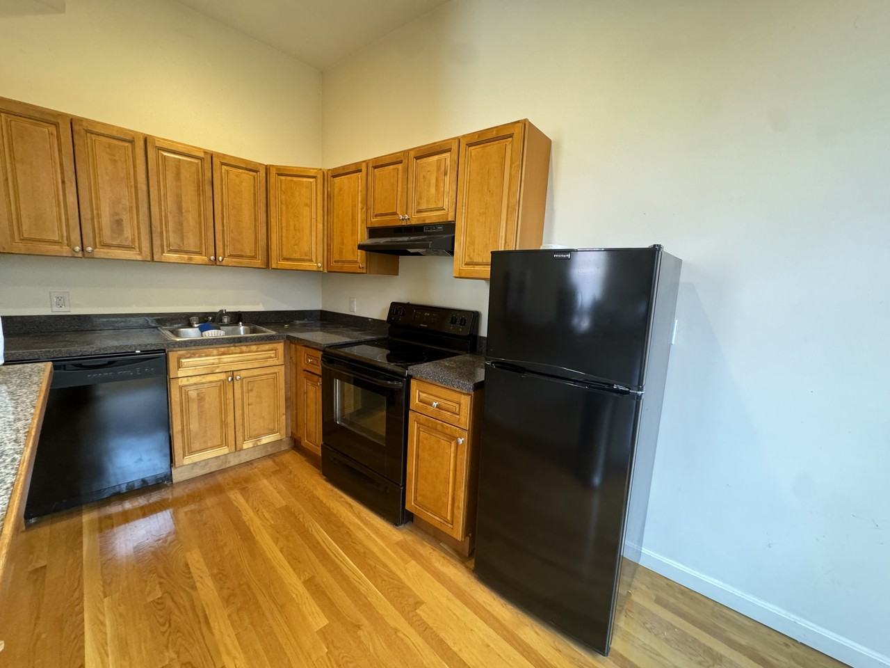 176 W Springfield St #2 - Photo 3 of 6