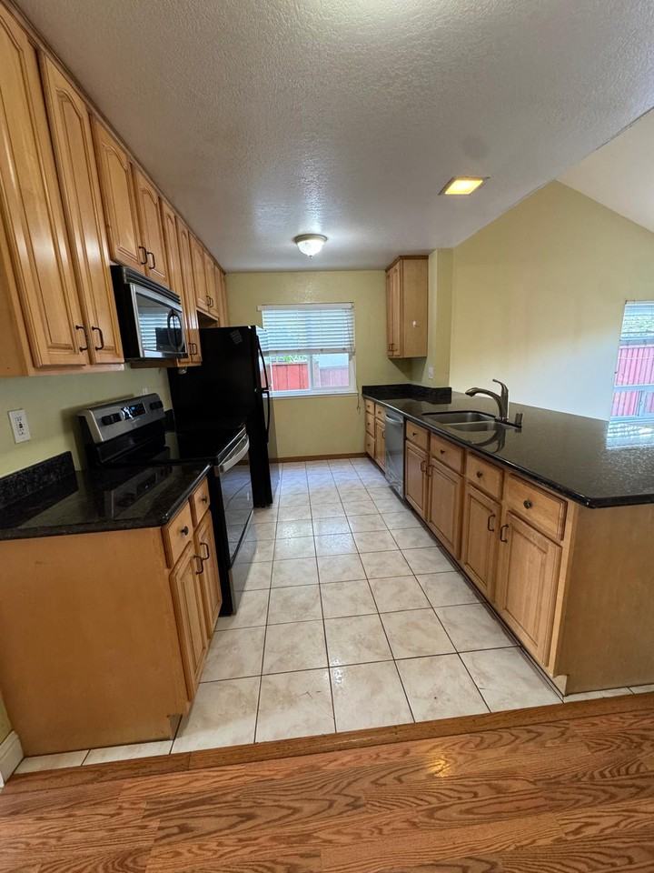 3380 Alder Ave #NA - Photo 3 of 8