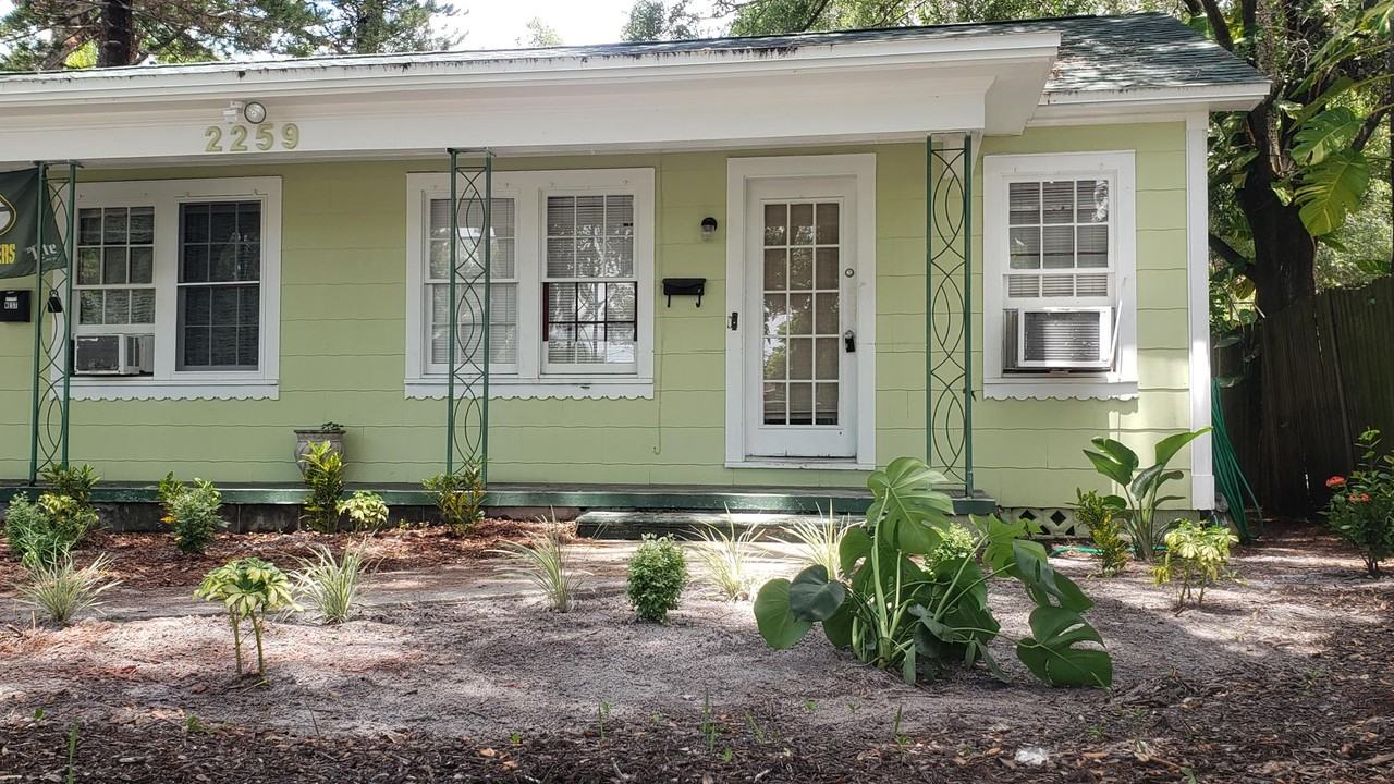 2259 2nd Ave N #EAST - Photo 2 of 23