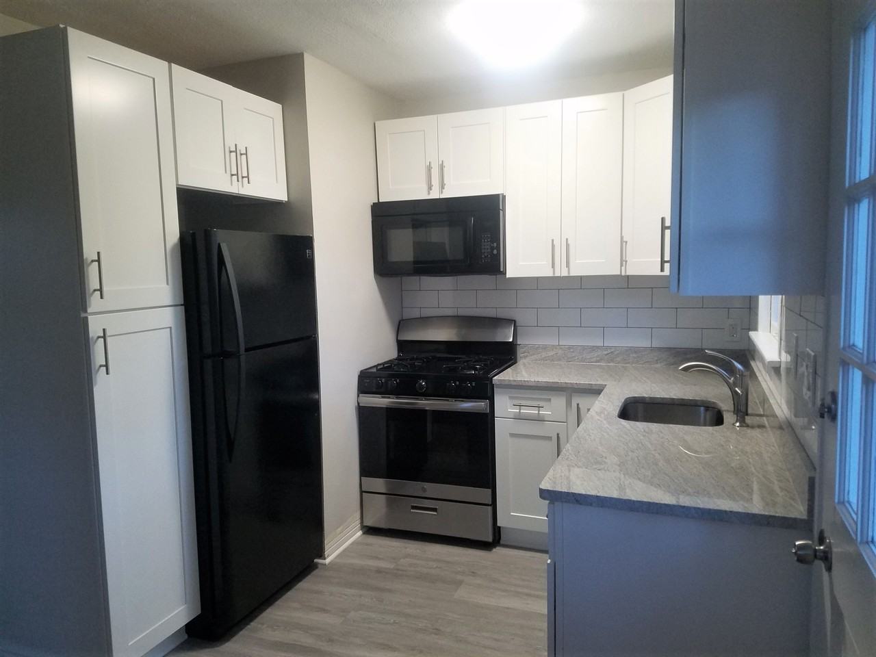 2259 2nd Ave N #EAST - Photo 4 of 23