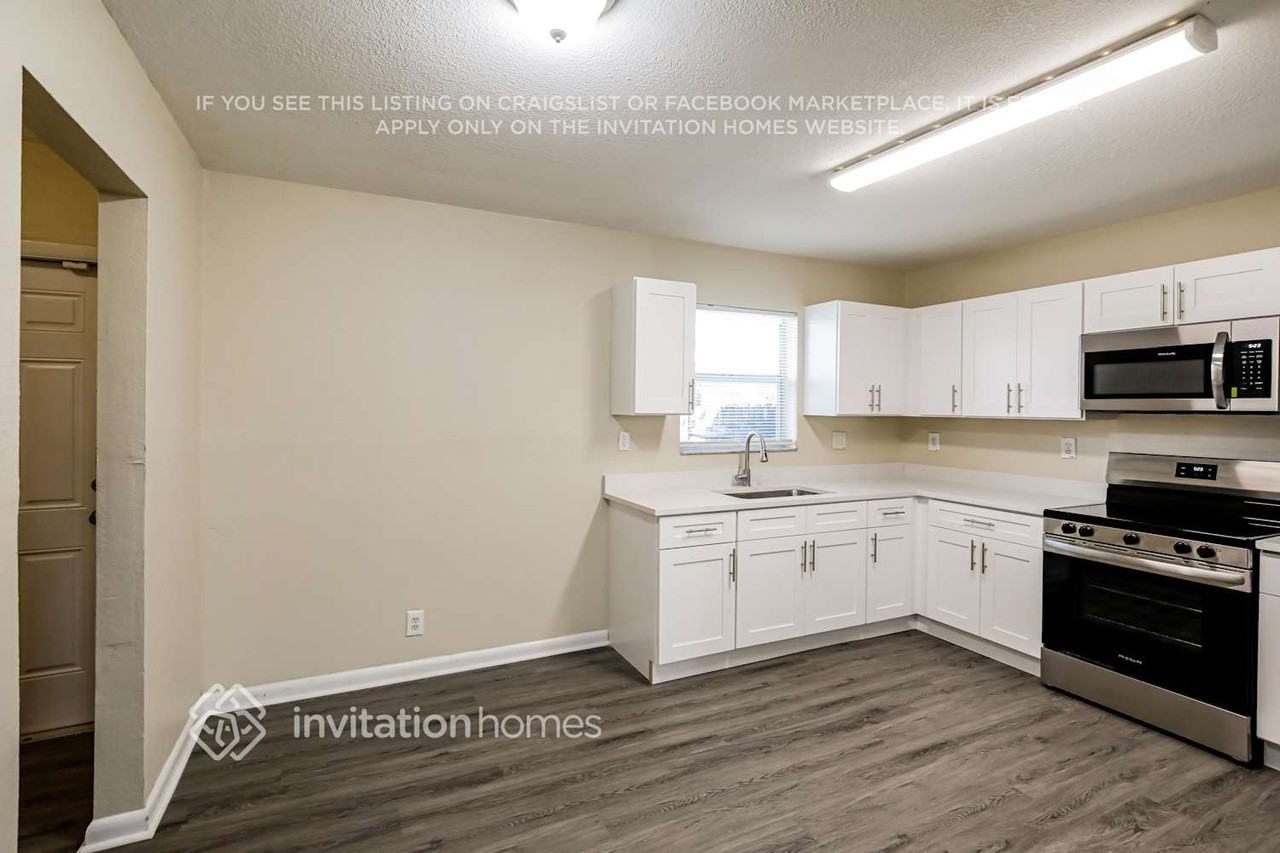 7645 Nw 32nd Pl - Photo 5 of 17