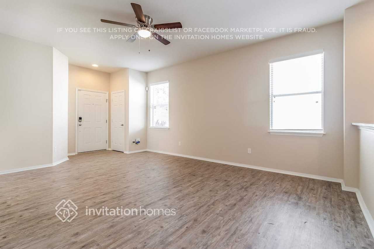 30250 Cheval St - Photo 4 of 21