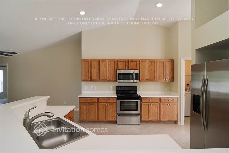 261 Ne Granduer Ave - Photo 5 of 15