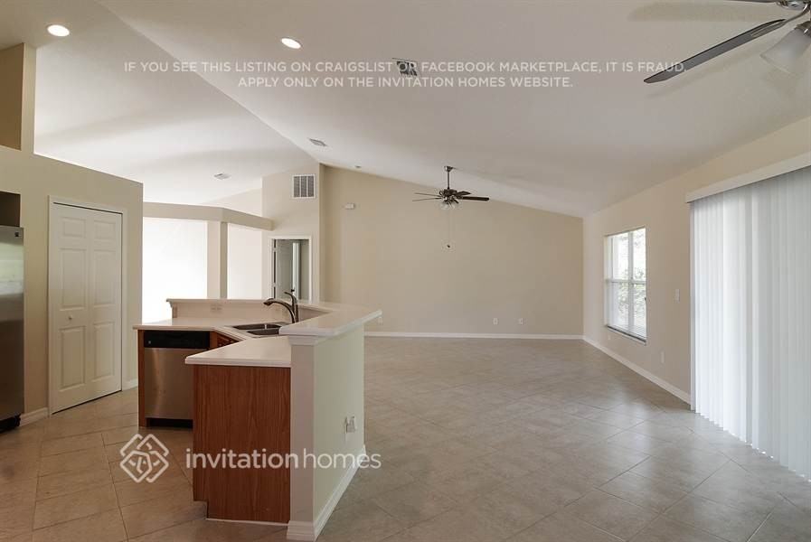 261 Ne Granduer Ave - Photo 6 of 15