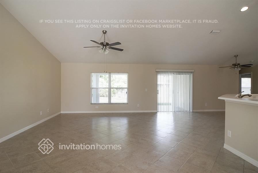 261 Ne Granduer Ave - Photo 7 of 15