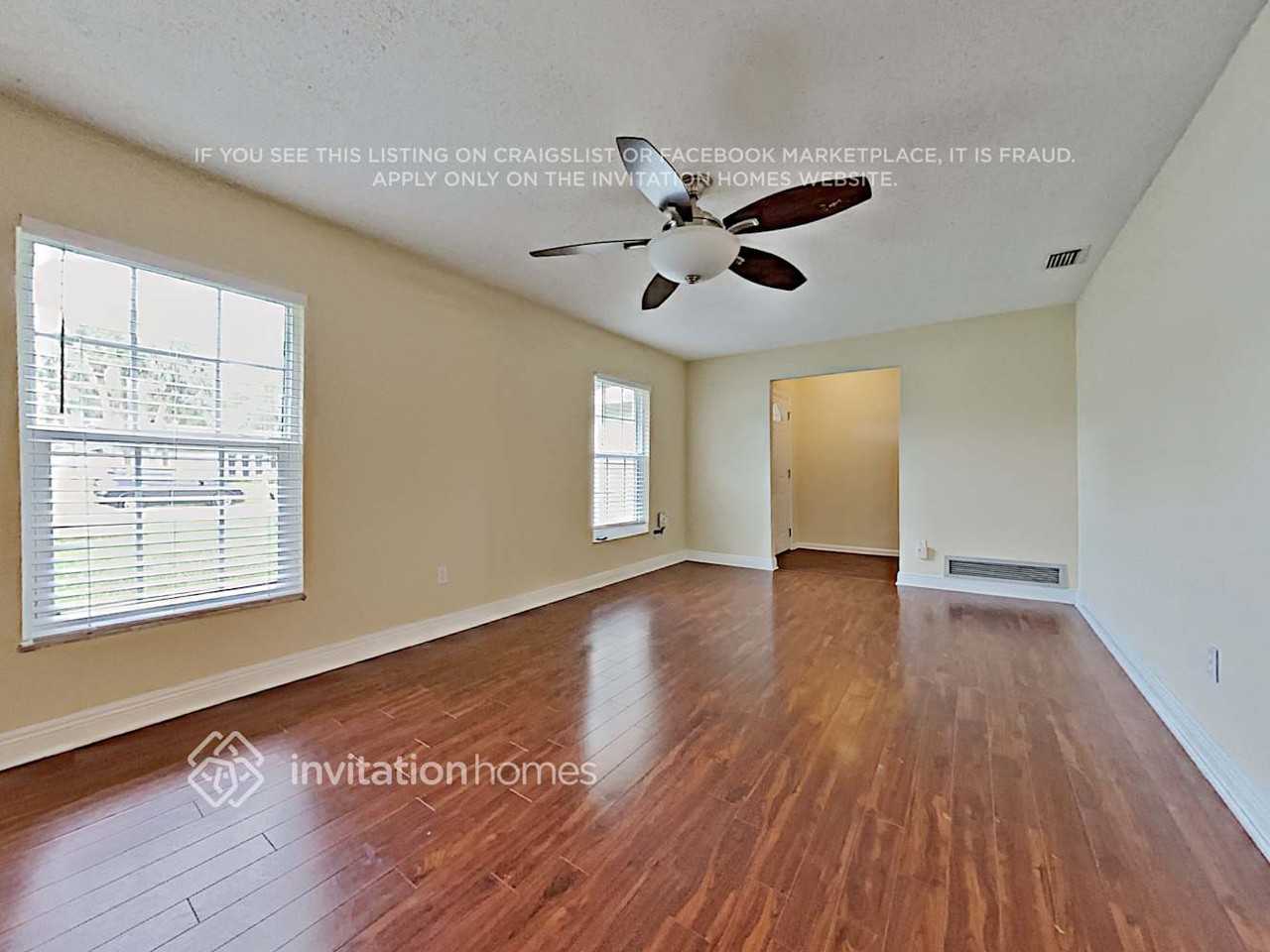 7523 Dockside St - Photo 3 of 21