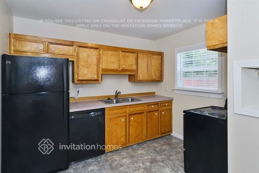 1351 Oswego St - Photo 6 of 42