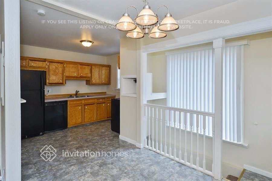 1351 Oswego St - Photo 5 of 21