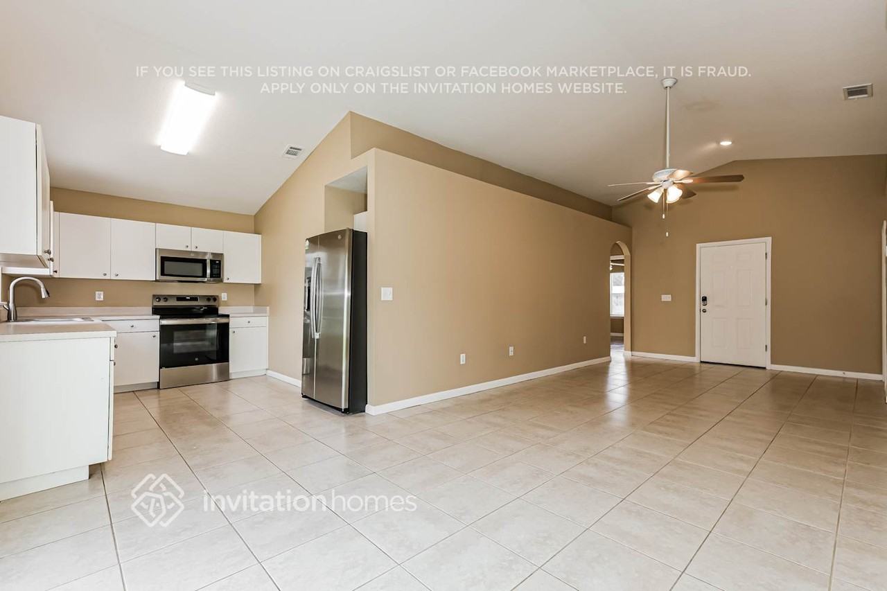 1319 W Knollwood St - Photo 6 of 17