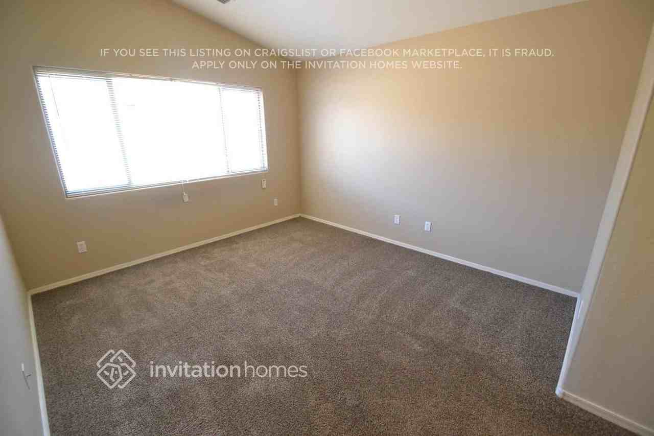 5142 W Fraktur Rd - Photo 5 of 8