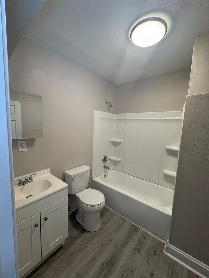 6027 Forest Ave - Photo 5 of 10