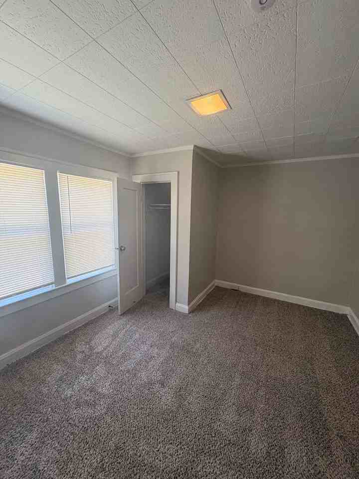 6027 Forest Ave - Photo 6 of 10