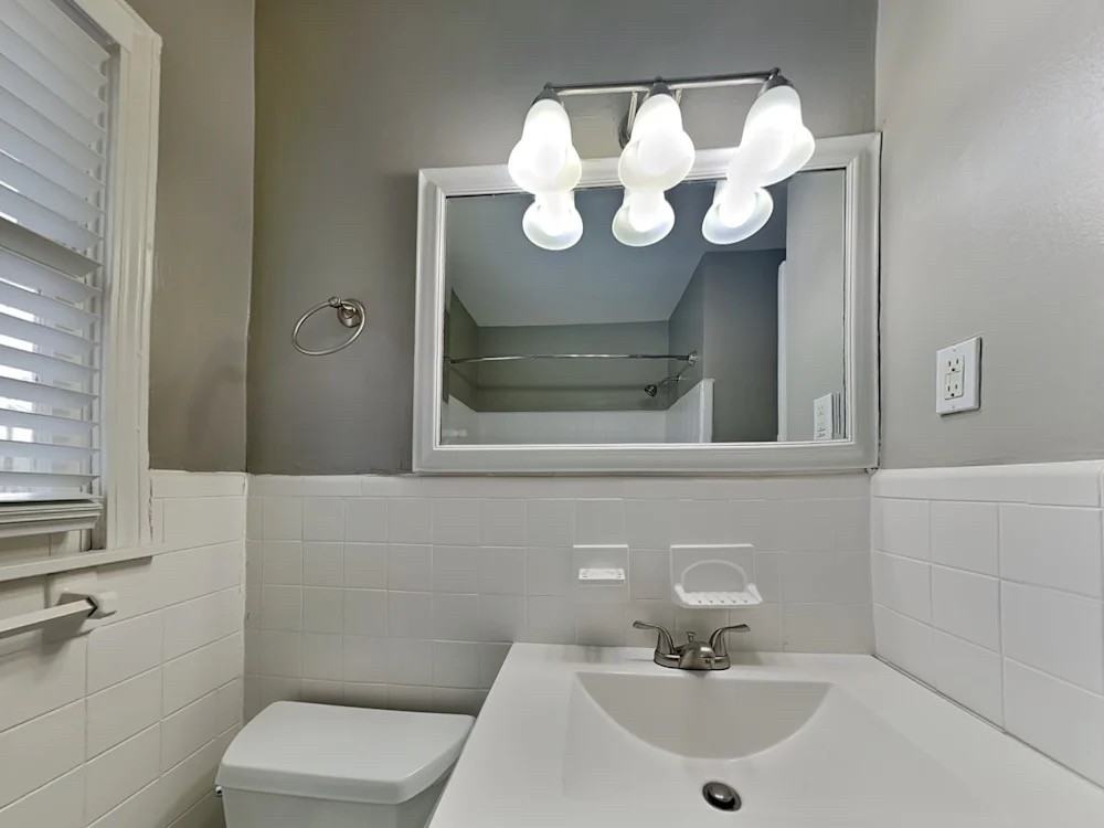 3456 Glenwood Rd - Photo 3 of 13