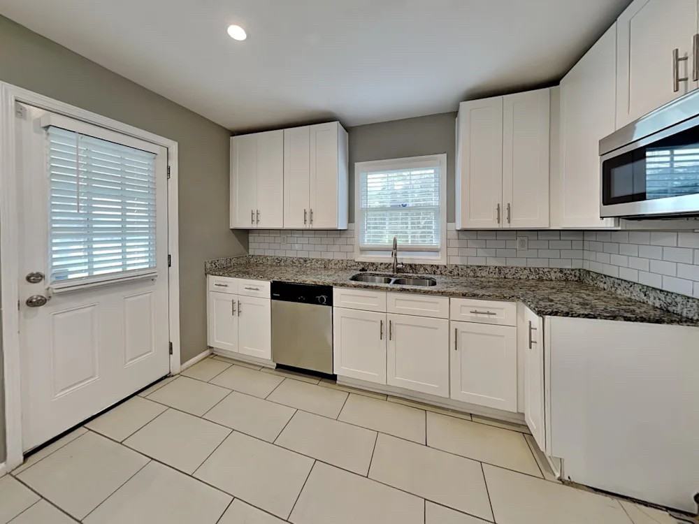 3456 Glenwood Rd - Photo 7 of 13