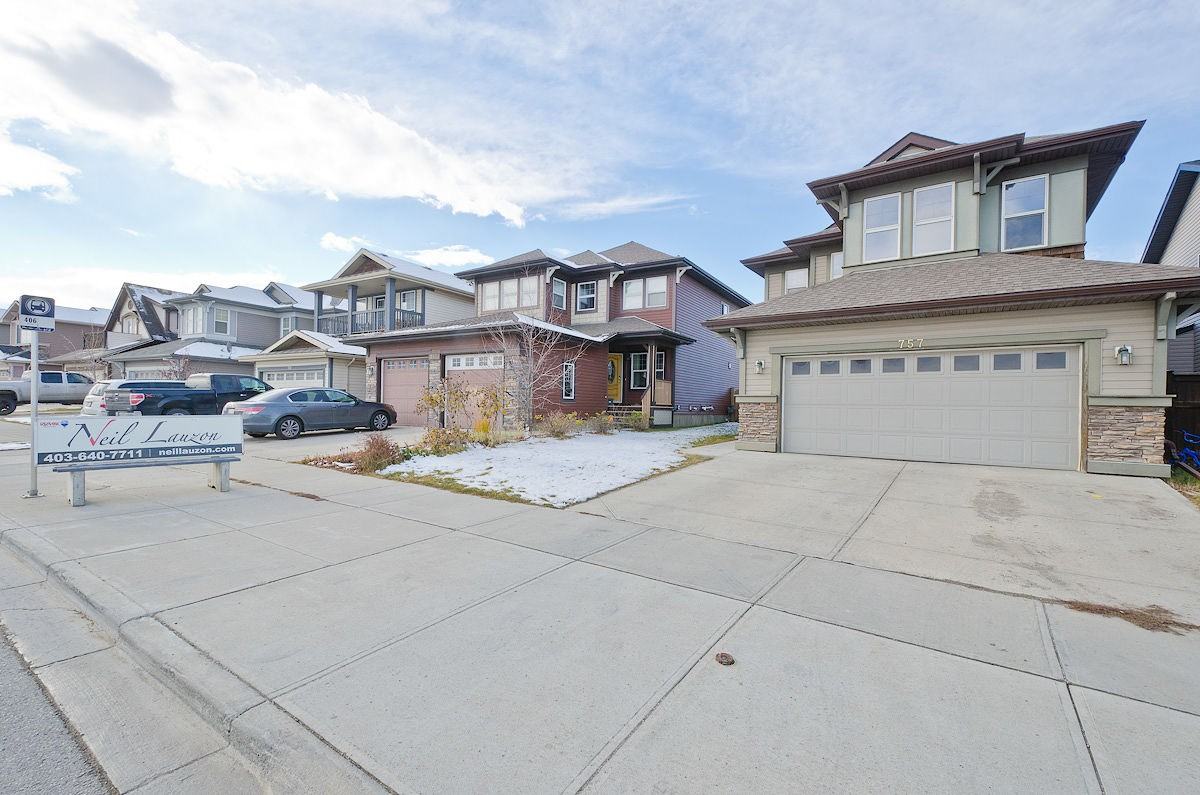 Attractively Designed 3 Bedroom + Bonus - Photo 3 of 31