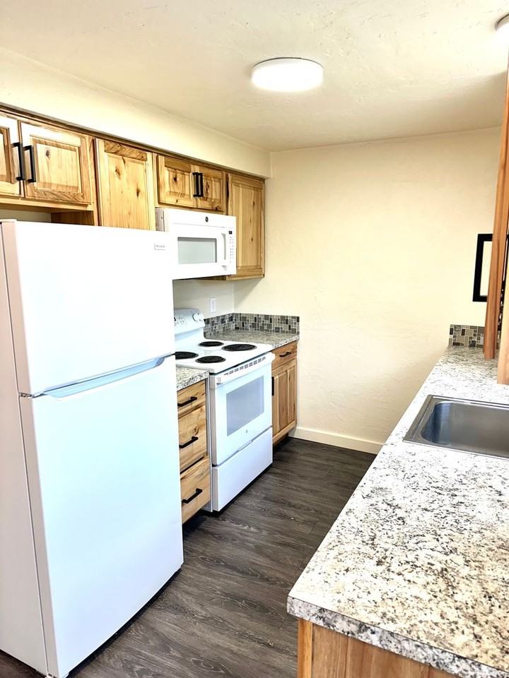 Brookshore Apartments - Photo 6 of 27