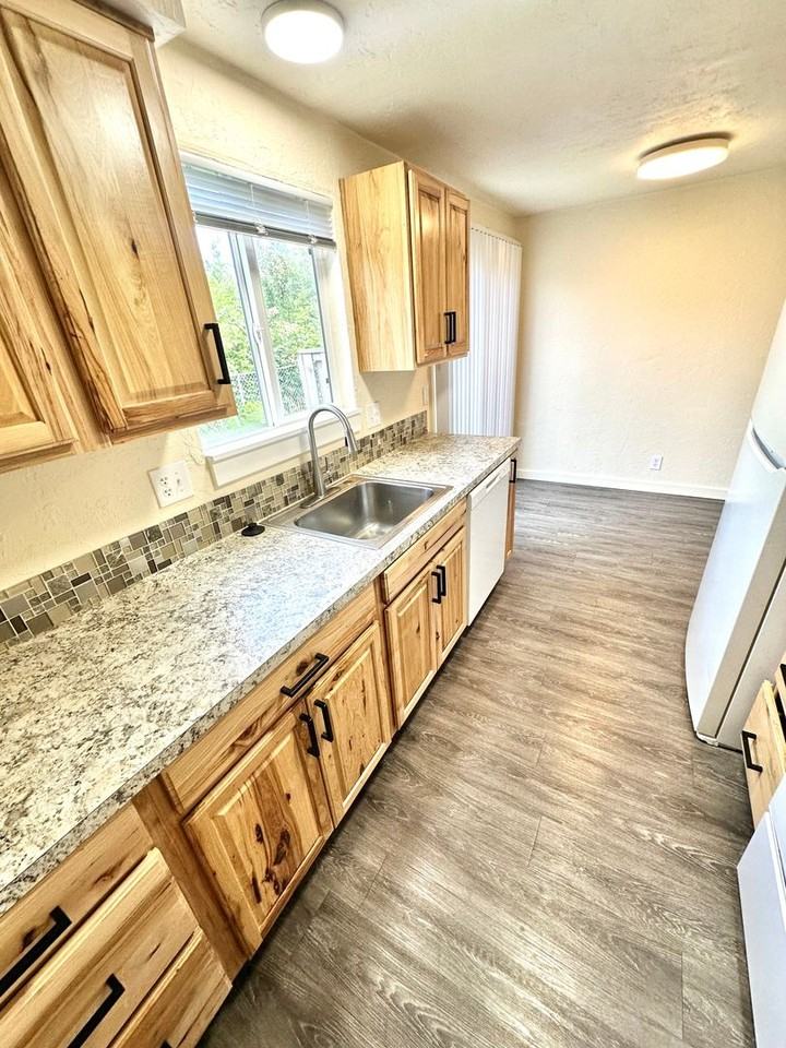Brookshore Apartments - Photo 7 of 27