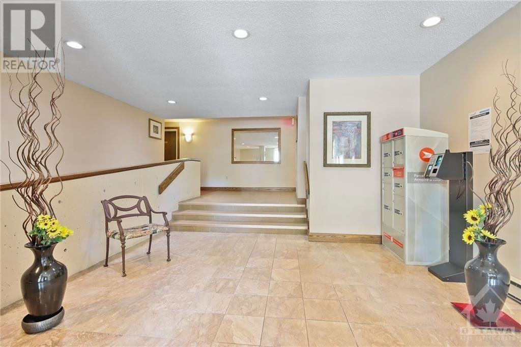 1177 Bélanger Avenue - Photo 3 of 25