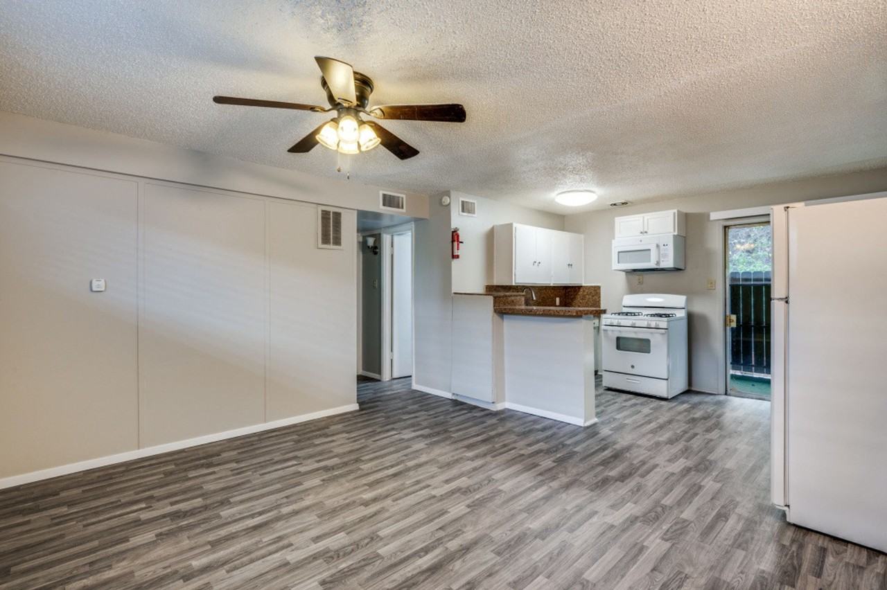 Villa Capri Apartments - Photo 7 of 28