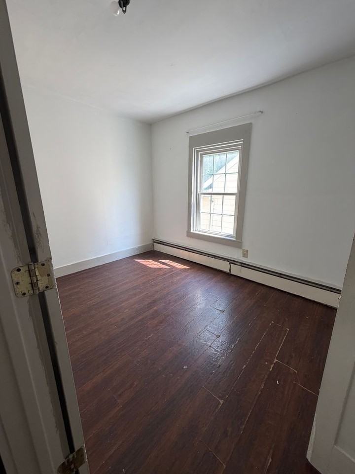 14 Locust St - Photo 2 of 8