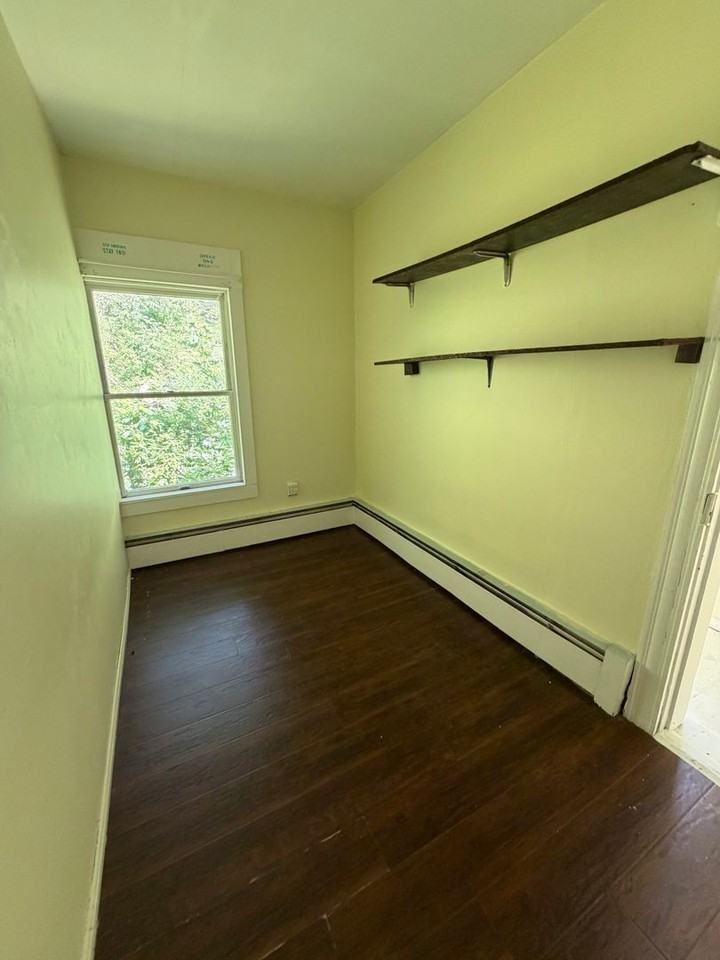 14 Locust St - Photo 3 of 8