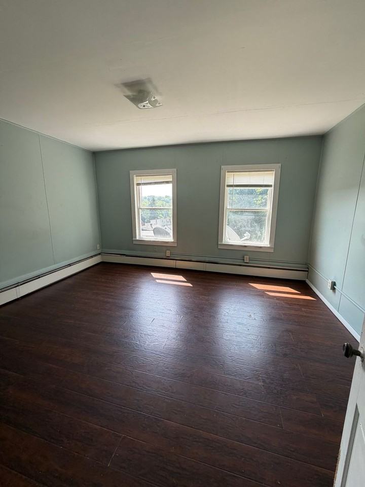 14 Locust St - Photo 4 of 8