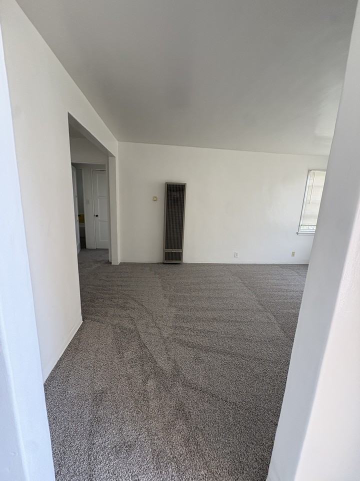 503 E Carrillo St #503 - Photo 3 of 11