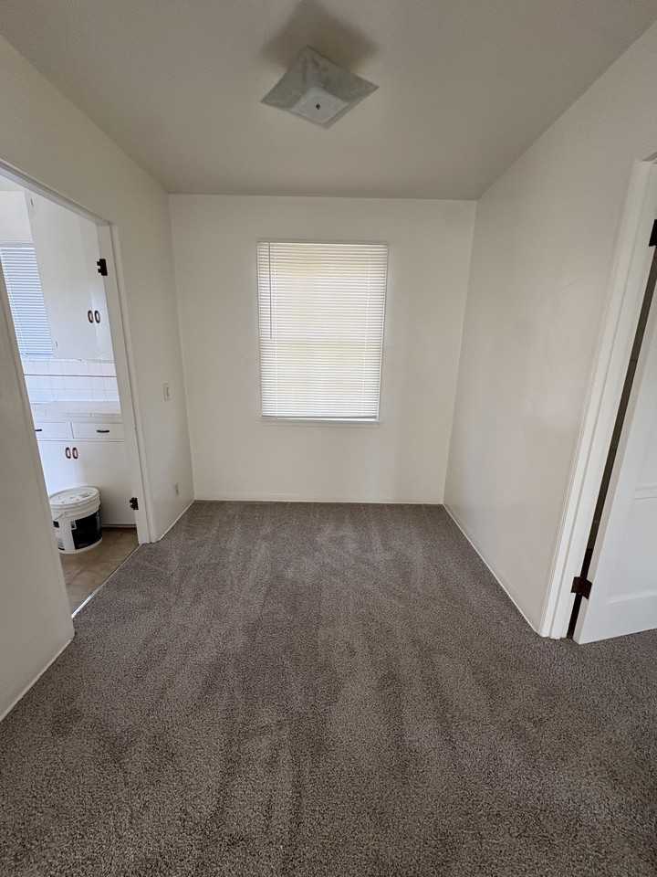 503 E Carrillo St #503 - Photo 6 of 11