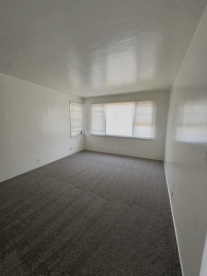 503 E Carrillo St #503 - Photo 7 of 11