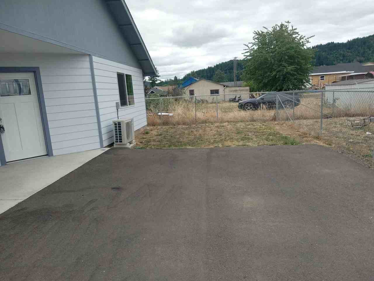 1424 Gleason Ave - Photo 3 of 34