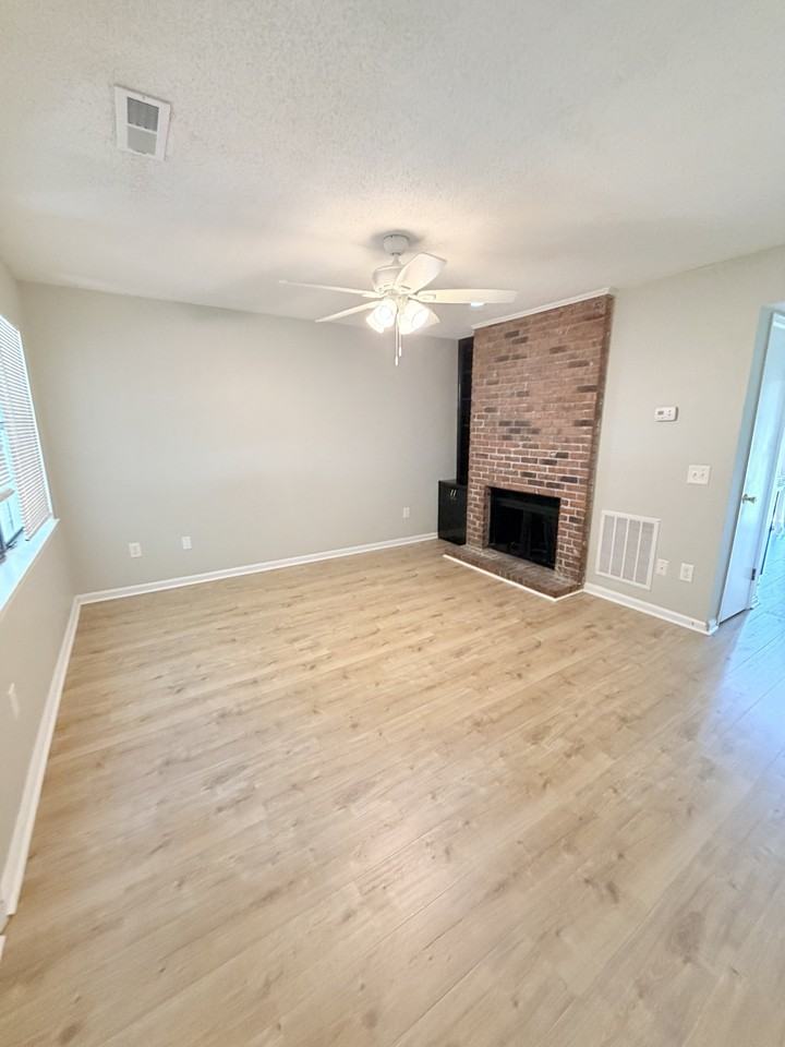 4 Coastal Ct #1 - Photo 3 of 19