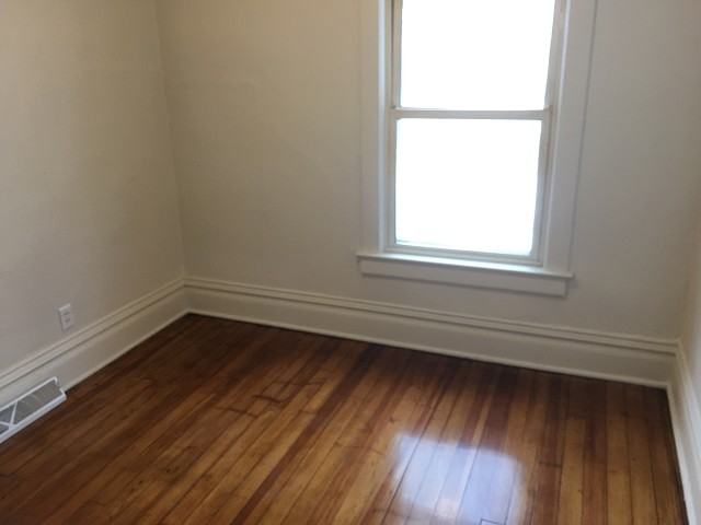 614 10th St Ne #1 - Photo 4 of 8
