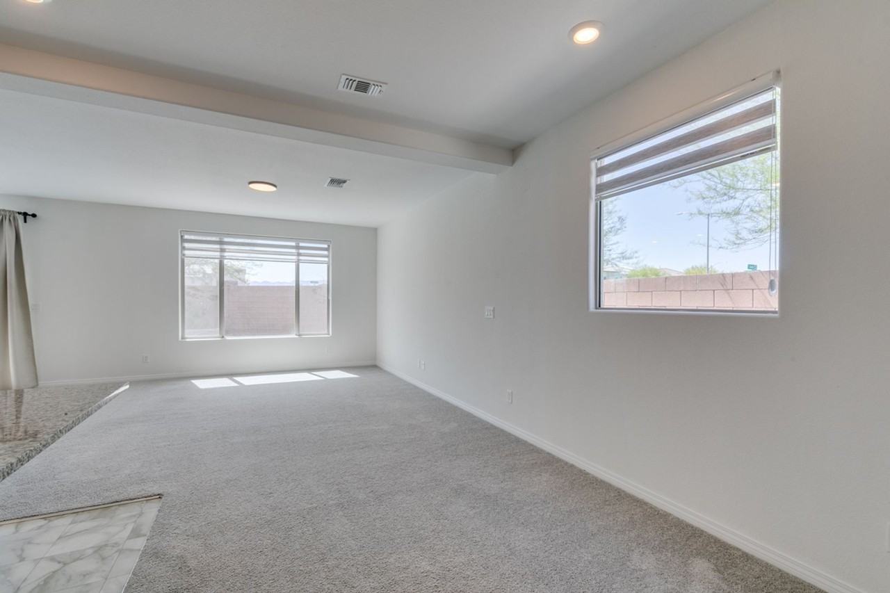 10303 Dallington St - Photo 5 of 50