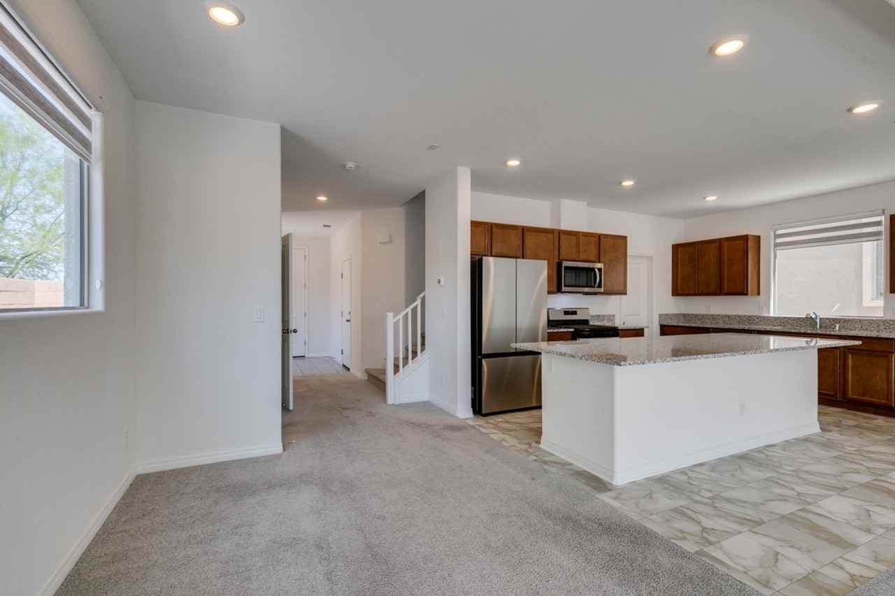 10303 Dallington St - Photo 7 of 50