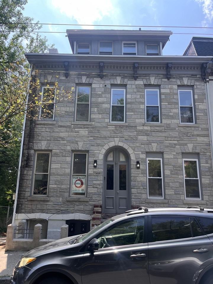 434 Woodward St Building - Photo 2 of 3