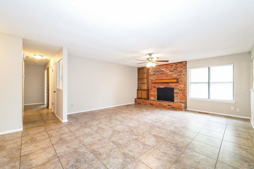 1074 Dover Mansion - Photo 4 of 16