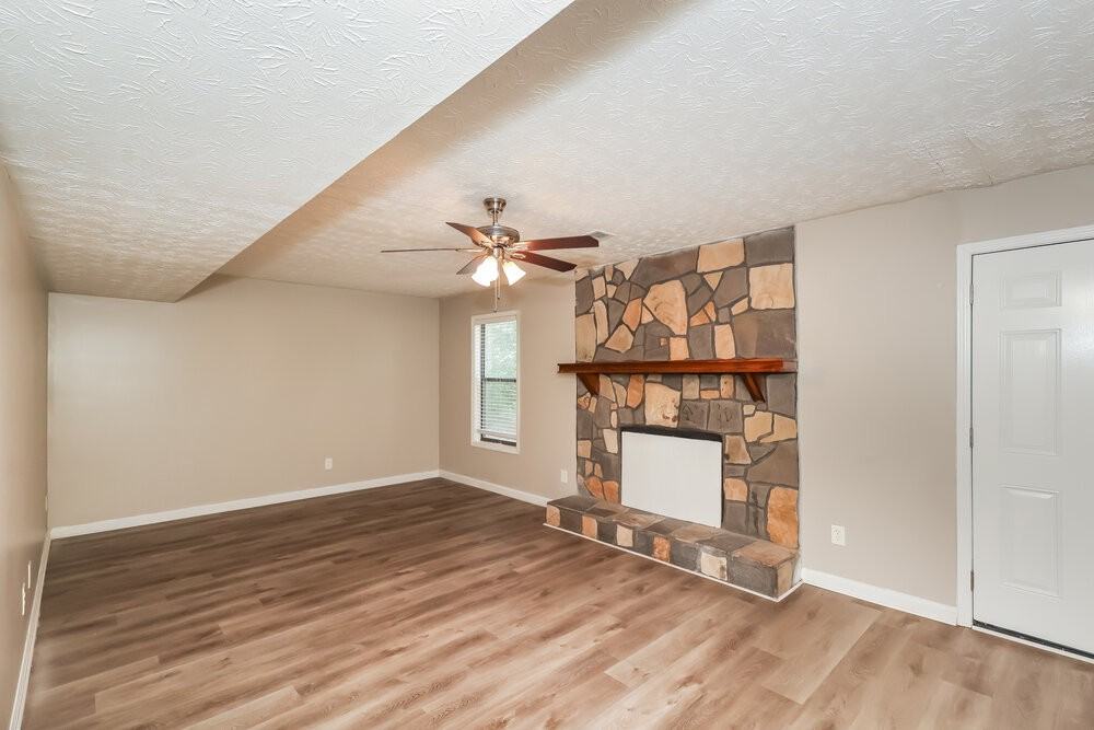 4140 Hawkins Xing - Photo 5 of 18