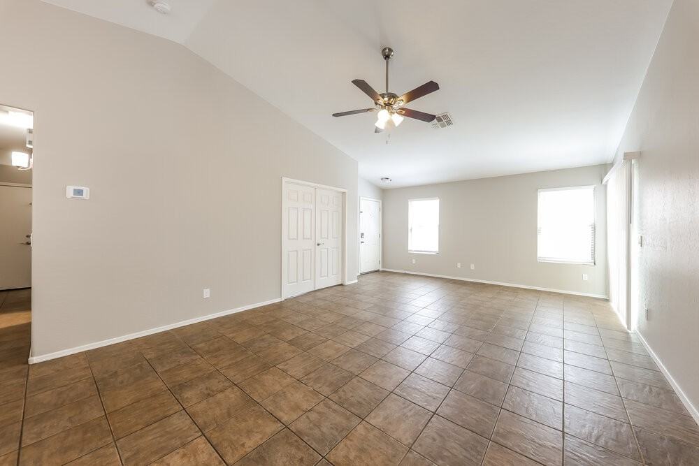 12557 W Mandalay Ln - Photo 5 of 16